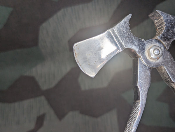 Hausmeister Communications Multi-Tool