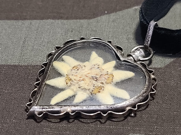 Edelweiss Heart Shaped Velvet Necklace 835 Silver