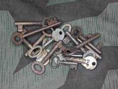 Lot of 17 German Keys
