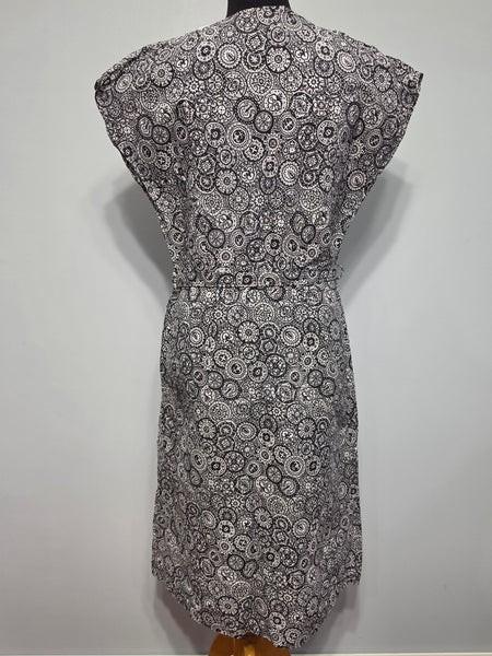 Black and White Print Dress Flower Belt Buckle <br> (B-42" W-36" H-41")