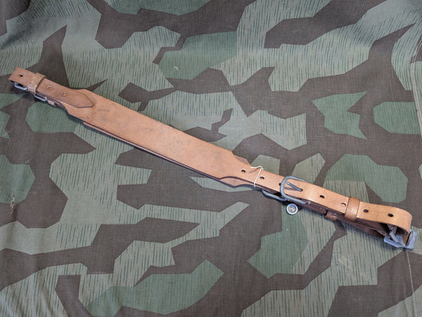 Unissued Essenträger Leather Strap Set