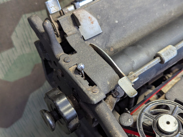 Olivetti M40 Simplified Kriegsausführung Italian German Typewriter (Needs Work)
