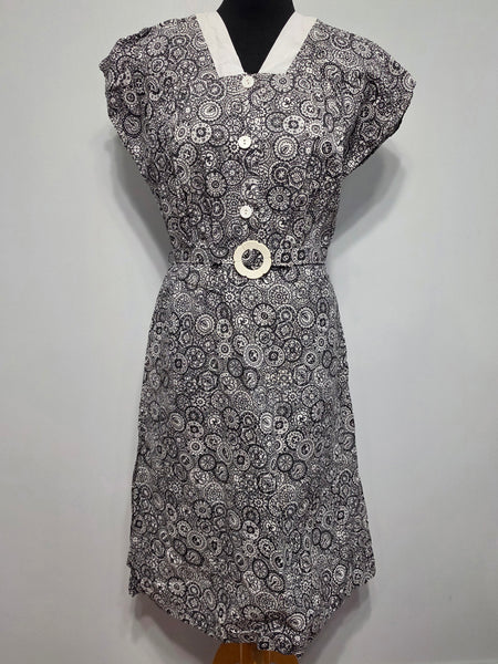 Black and White Print Dress Flower Belt Buckle <br> (B-42" W-36" H-41")