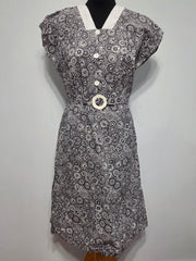 Black and White Print Dress Flower Belt Buckle <br> (B-42" W-36" H-41")