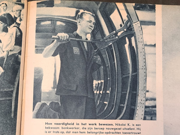 Dutch Signal Magazine Extra Oostnummer 1943 (All about ROA and Foreign Volunteers)