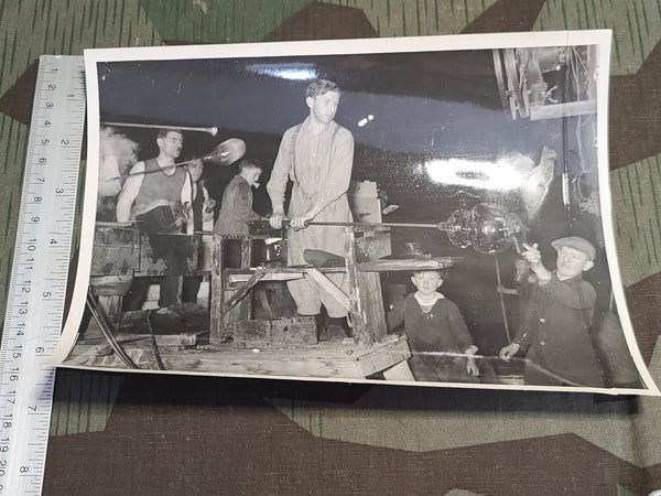 Large Lot of Glass Making Photos (Lot of 20)