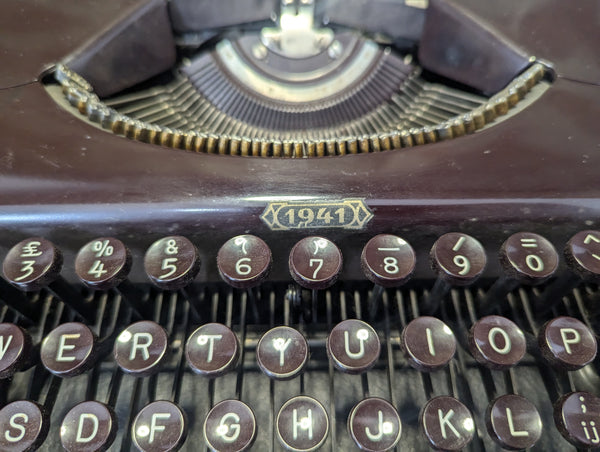 1941 Bakelite Olympia-Plana Dutch Occupation Typewriter Amsterdam