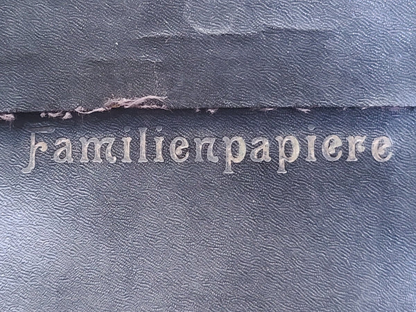 Familienpapiere Envelope Holder (Family Papers)