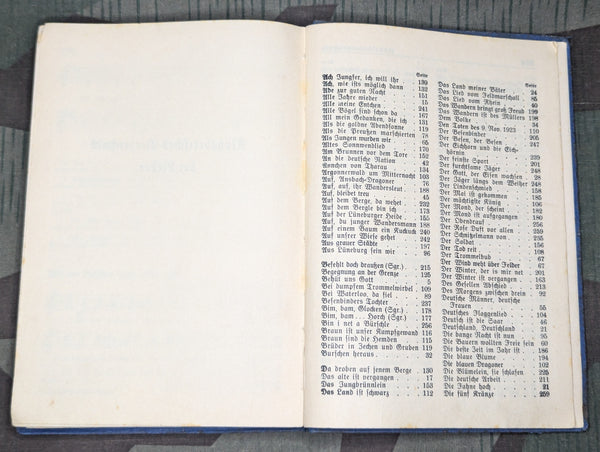 Singkamerad School Song Book of the German Youth