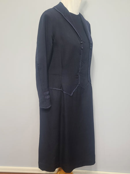 German 1920s Flapper Dress <br> (B-40" W-37"H-42")