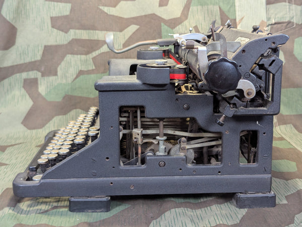 Olivetti M40 Simplified Kriegsausführung Italian German Typewriter (Needs Work)