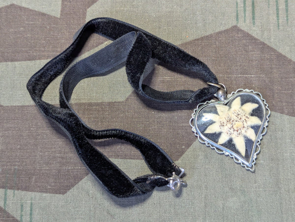 Edelweiss Heart Shaped Velvet Necklace (Black Background)