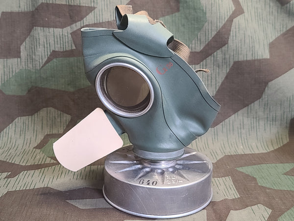 VM40 Volksgasmaske Luftschutz Gas Mask in Box