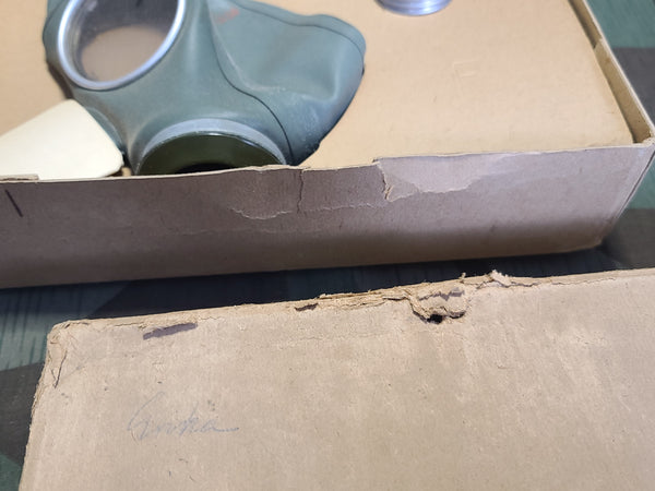 VM40 Volksgasmaske Luftschutz Gas Mask in Box