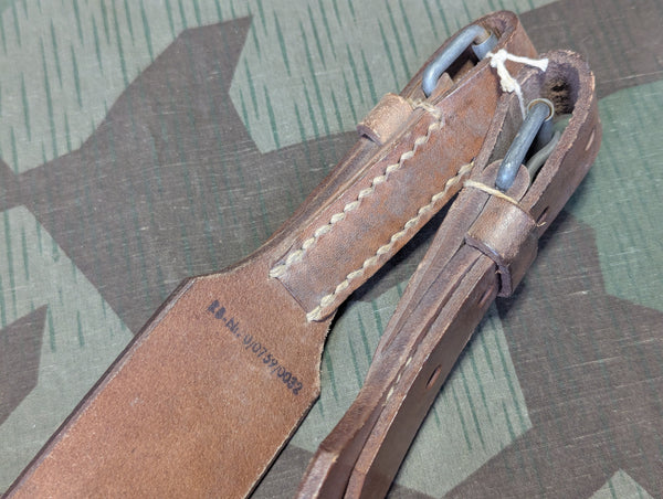 Unissued Essenträger Leather Strap Set