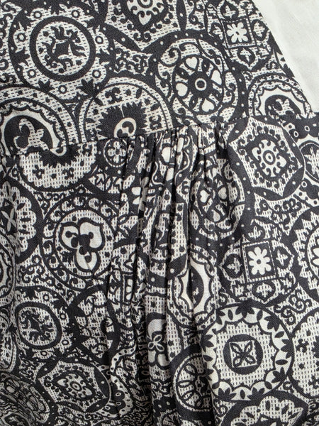 Black and White Print Dress Flower Belt Buckle <br> (B-42" W-36" H-41")