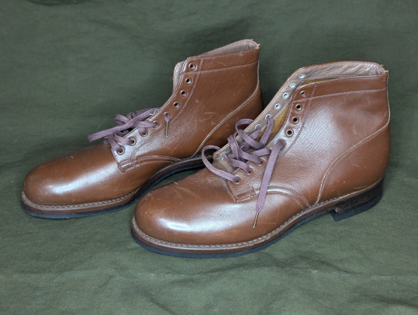 Women's Army Boots (Size 7 1/2 AA)
