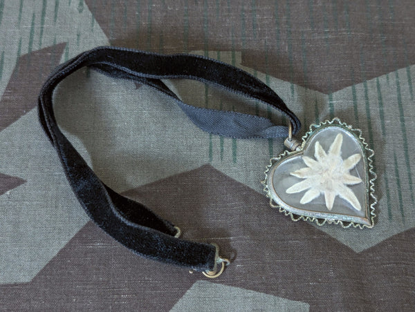 Edelweiss Heart Shaped Velvet Necklace
