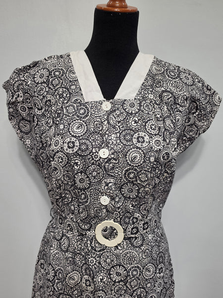 Black and White Print Dress Flower Belt Buckle <br> (B-42" W-36" H-41")