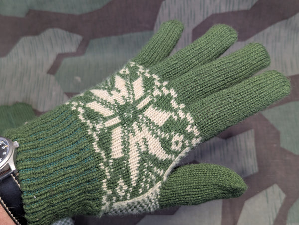 Green Snowflake Gloves Large