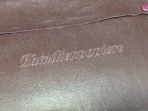 Familienpapiere Envelope Holder (Family Papers)