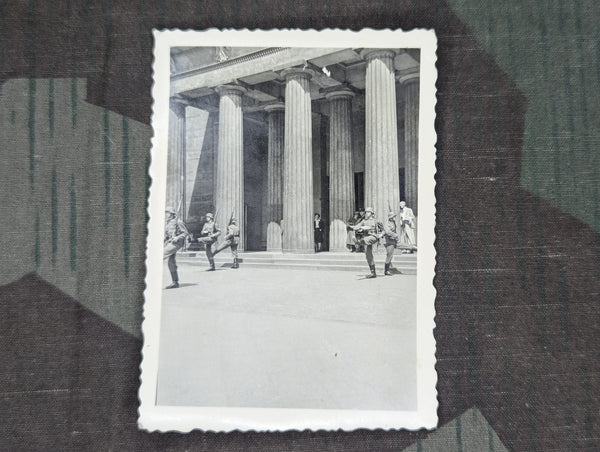 Photo Changing of the Guard at the Tomb of the Unknown Soldier