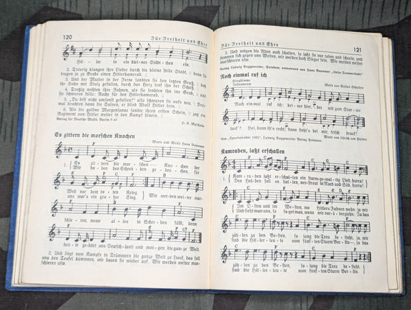 Singkamerad School Song Book of the German Youth
