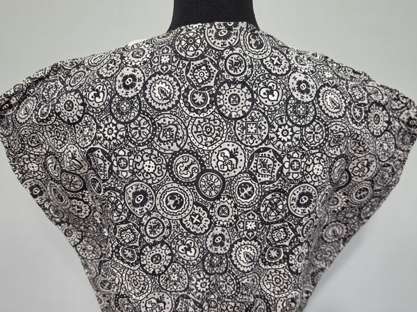 Black and White Print Dress Flower Belt Buckle <br> (B-42" W-36" H-41")