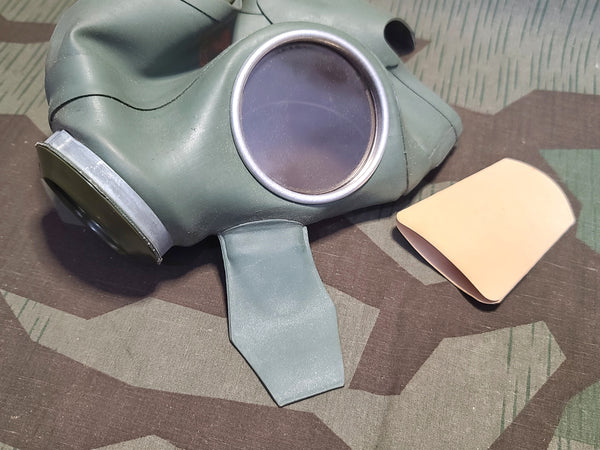 VM40 Volksgasmaske Luftschutz Gas Mask in Box