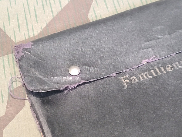 Familienpapiere Envelope Holder (Family Papers)