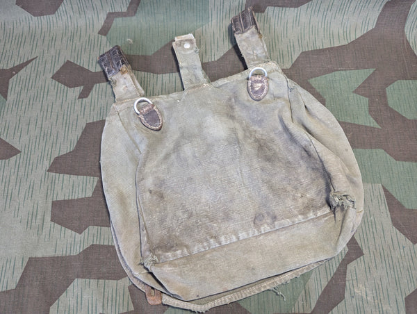 Early M31 Breadbag Worn