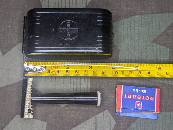 Trumpf Bakelite Razor in Bakelite Case