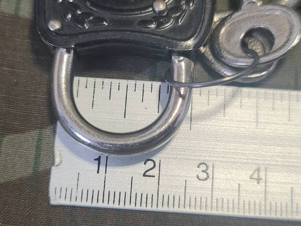 German Lock with 2 Keys Wreath Design