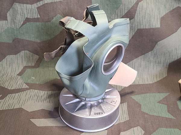 VM40 Volksgasmaske Luftschutz Gas Mask in Box