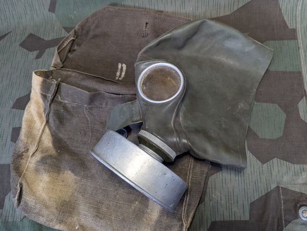 VM37 Peoples Gas Mask With Carrying Bag Reichsbahn