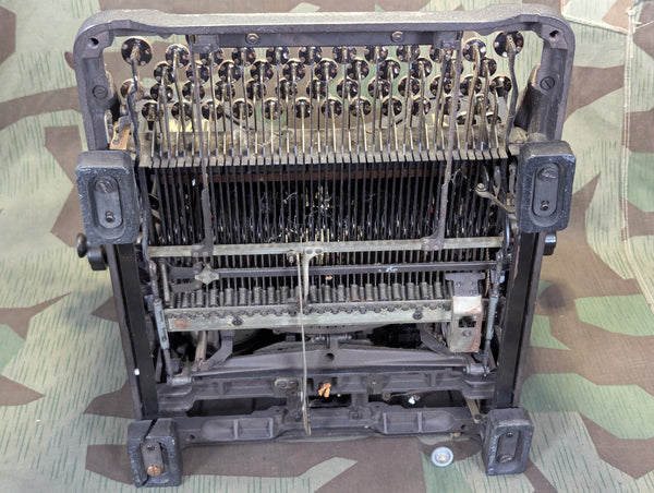 Olivetti M40 Simplified Kriegsausführung Italian German Typewriter (Needs Work)