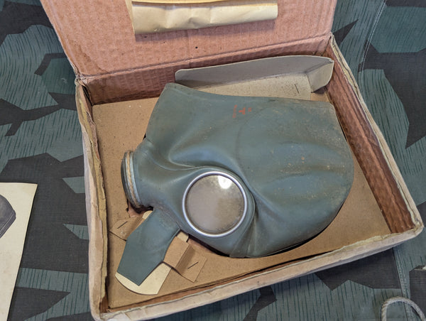 VM37 Volksgasmaske Luftschutz Gas Mask w/ Box