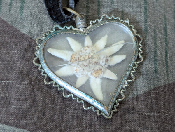 Edelweiss Heart Shaped Velvet Necklace