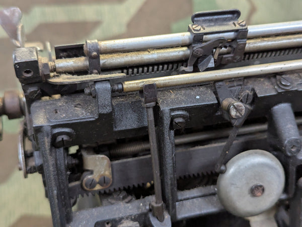 Olivetti M40 Simplified Kriegsausführung Italian German Typewriter (Needs Work)