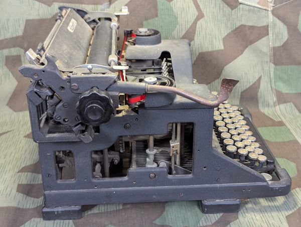 Olivetti M40 Simplified Kriegsausführung Italian German Typewriter (Needs Work)