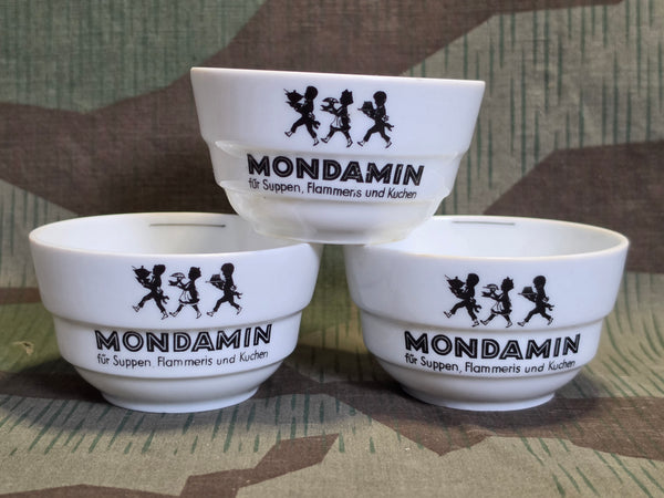 Mondamin Pudding Form and Measuring Cups (Set of 3)