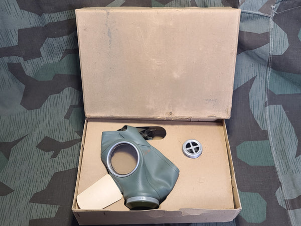 VM40 Volksgasmaske Luftschutz Gas Mask in Box