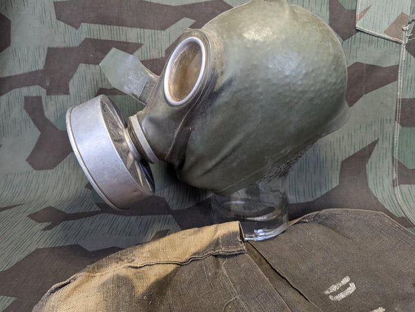 VM37 Peoples Gas Mask With Carrying Bag Reichsbahn