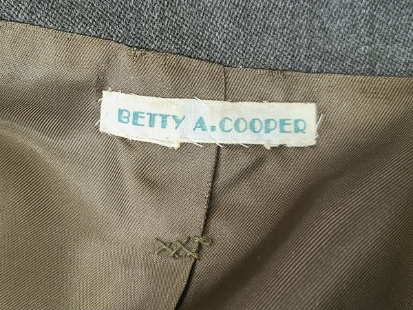 Women's Marine Corps Uniform Jacket and Skirt Named <br> (B-35" W-25" H-34")