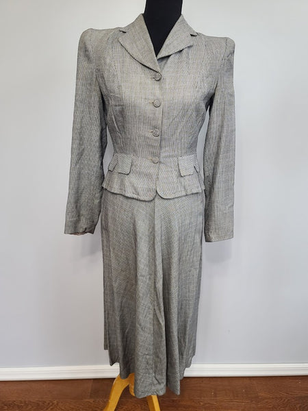 Gray Skirt Suit <br> (B-35" W-26.5" H-37")