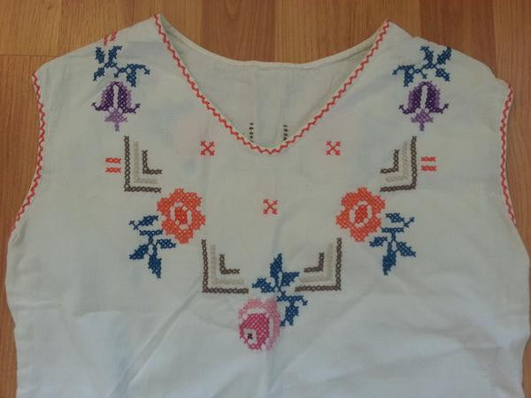German White Flower Needlework Dress <br> (B-35" W-32" H-44")