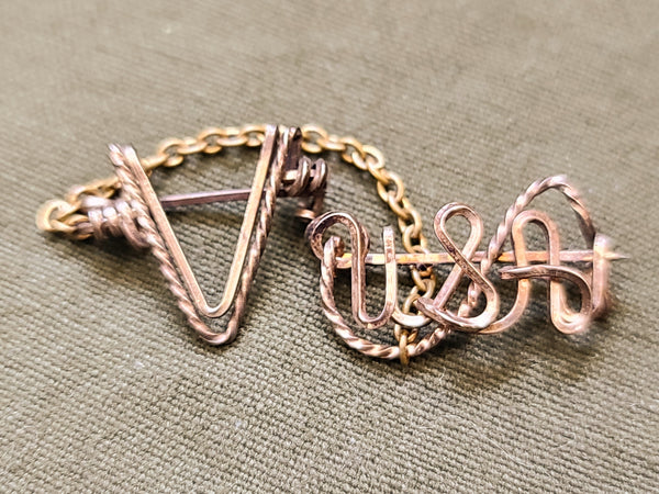 USA V for Victory Wire Pin