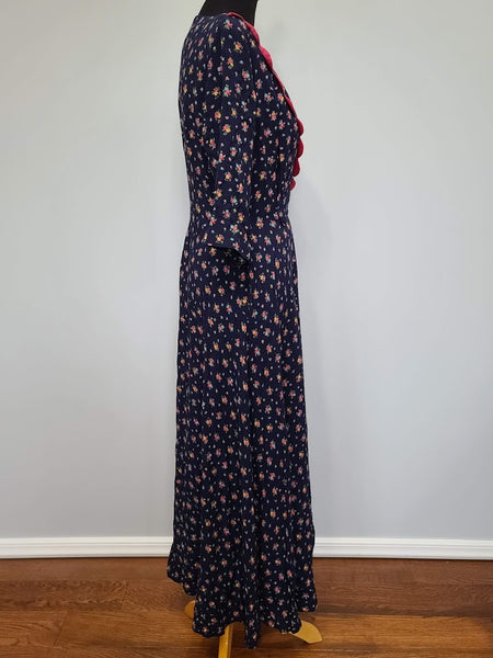 Flower Print Robe <br> (B-40" W-28" H-48")