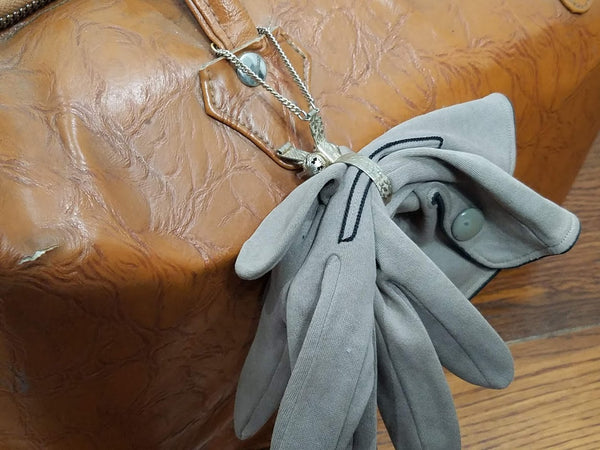 Vintage Glove Holder Clip