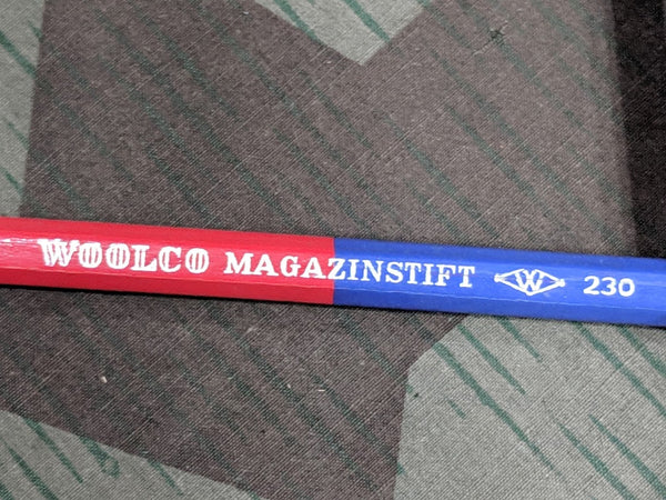 Red and Blue in One Woolco Magazinstift Colored Pencil